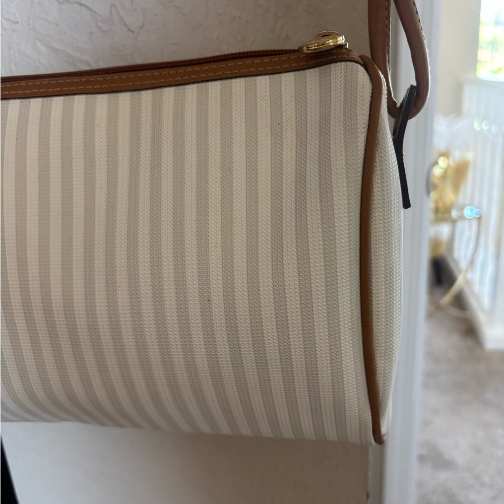 ( Moda Italia) Elegant White and Tan Women's Bag - Picture 11 of 11